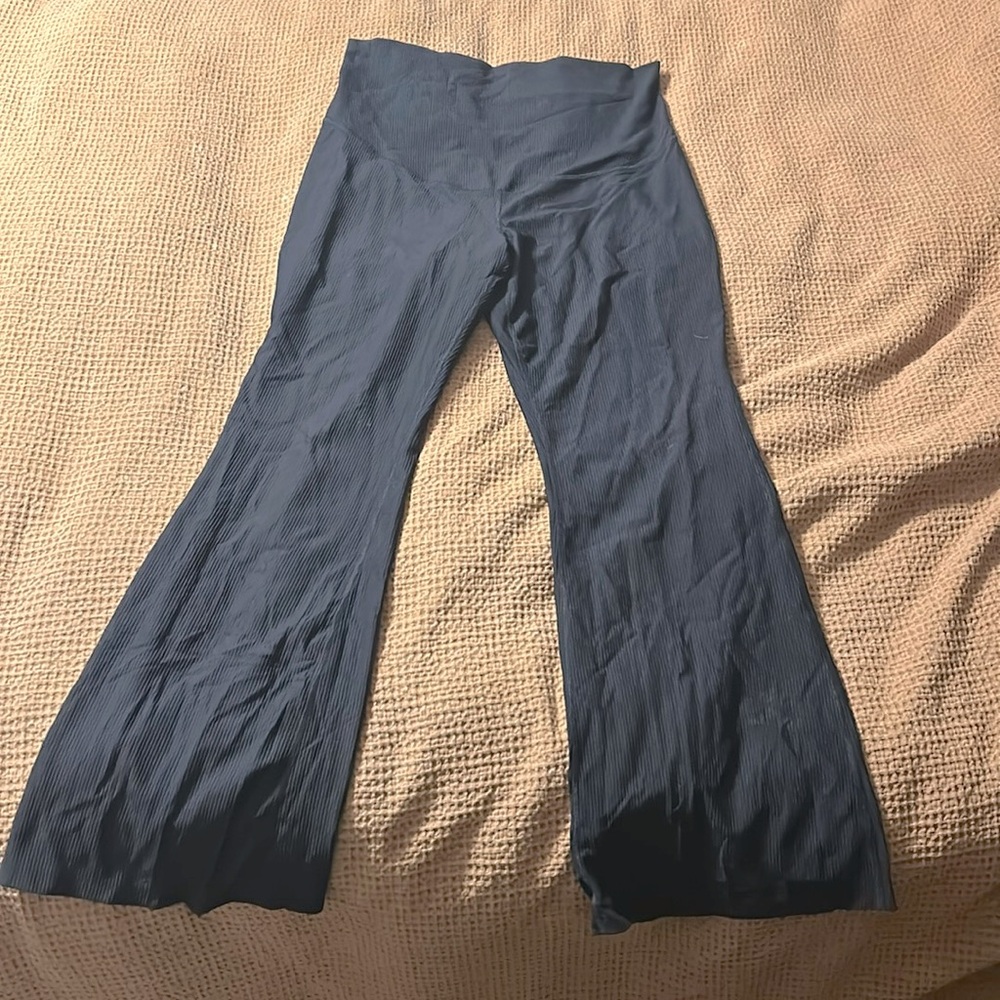 Black OFFLINE flare yoga pants